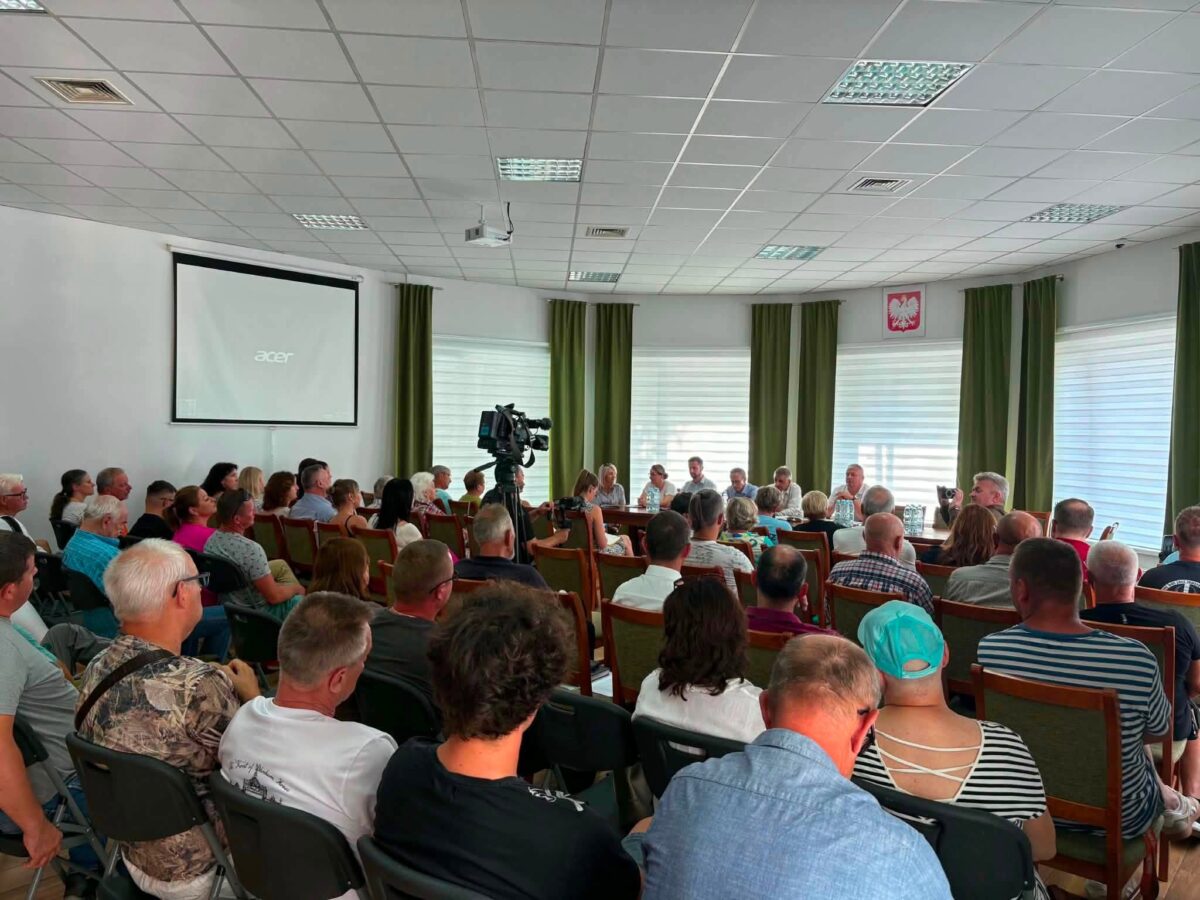 Spotkanie poświęcone sytuacji hydrologicznej Jezior: Zdworskiego, Ciechomickiego oraz Górskiego.