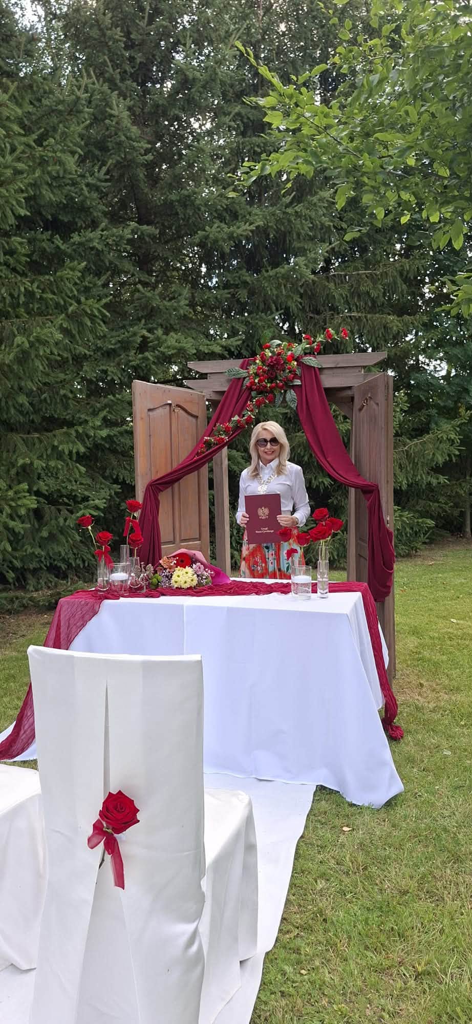 Sezon ślubów w plenerze trwa, a każdy z nich przypomina, jak piękna potrafi być miłość. ❤️